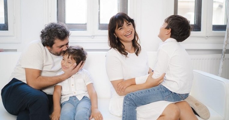 Ce familie frumoasă are Aylin Cadîr! Cum se descurcă în rolul de mamă de doi copilași