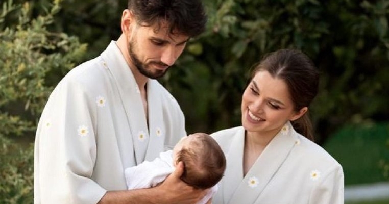 Theo Rose a devenit mămică și lumea i s-a schimbat radical! "Am înțeles și noi cum se simte bucuria asta de părinți...”