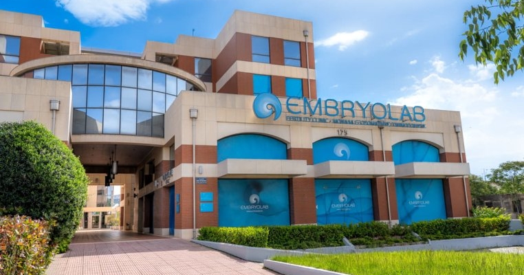 Clinica de reproducere asistată Embryolab, cu rate mari de succes în Europa, oferă un tratament FIV GRATUIT