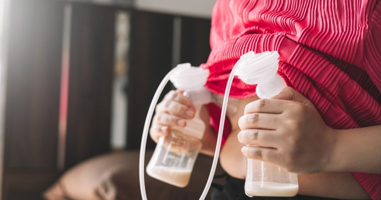 Am folosit pompa de alăptare în public și am fost mustrată. Ce mi-aș fi dorit să știe toți oamenii