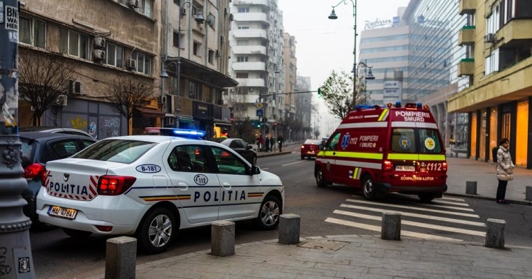 O mamă din Botoșani și-a aruncat copiii de la balcon. "Nimeni nu o să-i iubească"