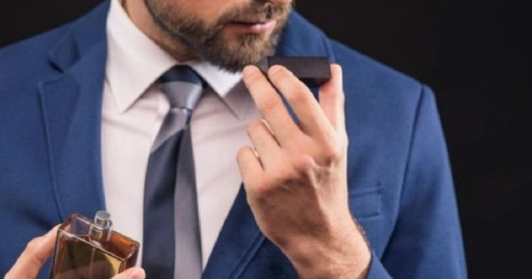 Top 10 cele mai bune parfumuri pentru bărbați 2023