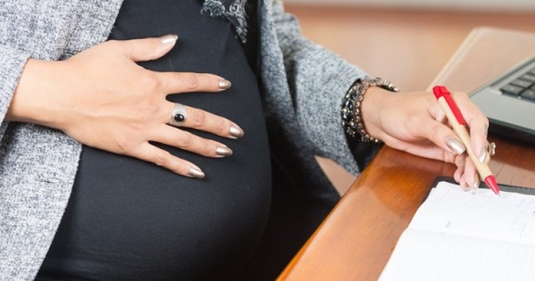 O profesoară a rămas însărcinată după ce a abuzat sexual doi elevi