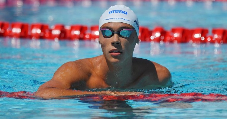 David Popovici și-a cumpărat un telefon de 100 de lei cu butoane pentru a nu fi tentat de social media