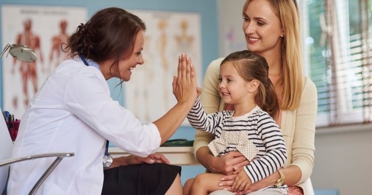 Cum să găsești cel mai bun medic pediatru pentru copilul tău