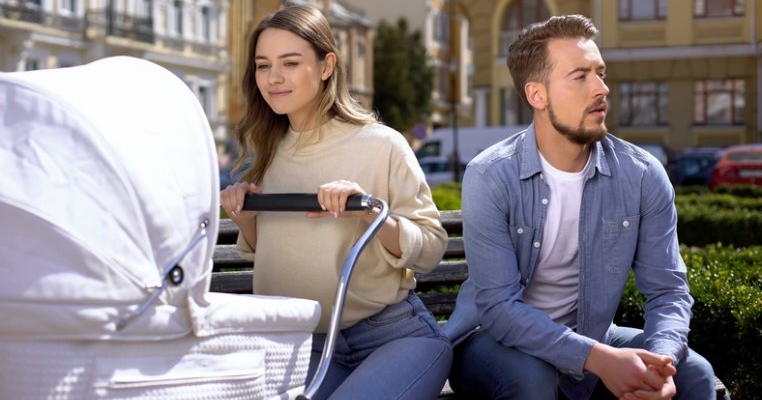 De ce NU o să accept niciodată ca soțul meu să mă ajute cu copilul