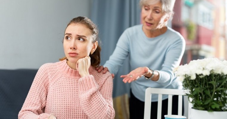 Mama mea insistă să nu-mi botez fetița! Ea nu crede în biserică și a fost traumatizată în copilărie