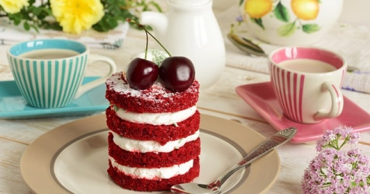 10 rețete de prăjituri de casă cu cremă pe gustul întregii familii