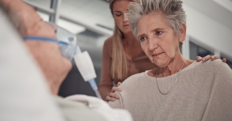 Am ales să dau moștenirea soțului meu unei străine și nu copiilor mei vitregi. Am greșit?