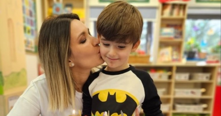 Ela Crăciun s-a mutat în casă nouă de ziua fiului său Nicholas