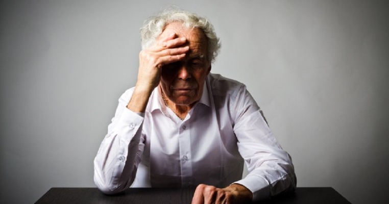 "Pe ușă scrie ȘCOALĂ, dar ar trebui să scrie BALAMUC". Mărturia unui  profesor ai cărui elevi fac live pe TikTok în oră