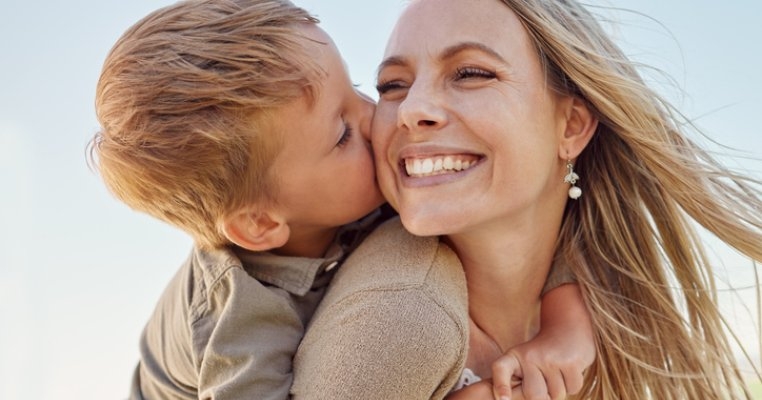 Mama la 20 de ani vs. mama la 40 de ani: "Am mai multă încredere în mine acum, decât când eram tânără"