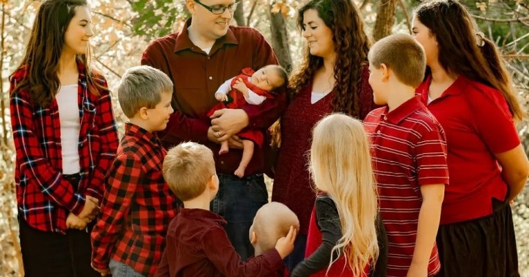 Am trecut prin 8 operații de cezariană. Când le spun oamenilor, mă sfătuiesc să-mi leg trompele