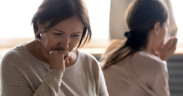 Mărturisirea care a șocat internetul: „M-am mutat pe alt continent doar pentru a nu avea grijă de mama mea bolnavă"