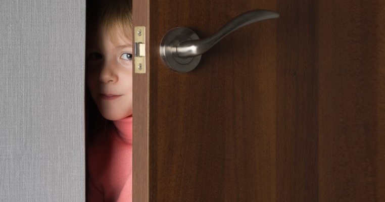 Copiii ne-au surprins într-o ipostază intimă. Oare i-am traumatizat?