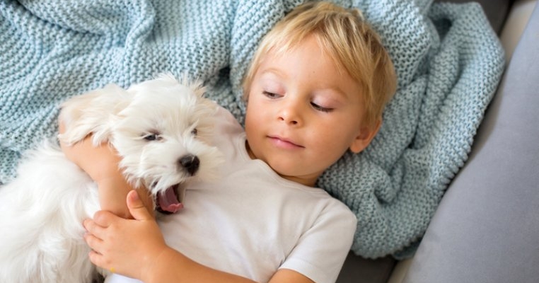 Copilul tău nu îți răspunde când îl strigi pe nume? Încearcă asta!