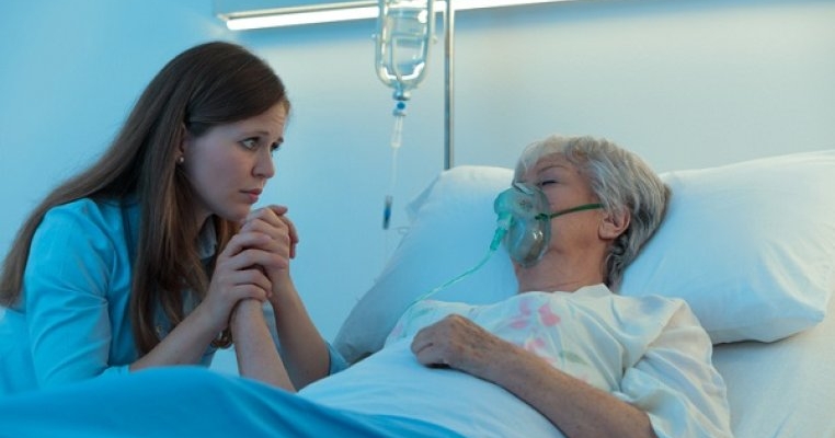 Mama mi-a spus un secret pe patul de moarte care mi-a dat viața peste cap