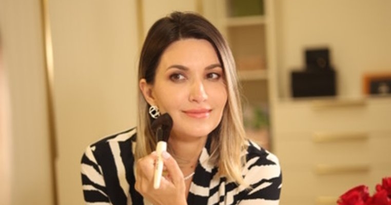 Ela Crăciun se simte ca la Hollywood în noul său dressing