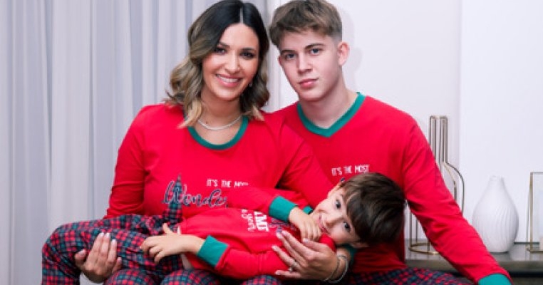 Ela Crăciun se bucură de prima ședință foto de sărbători, în noua casă