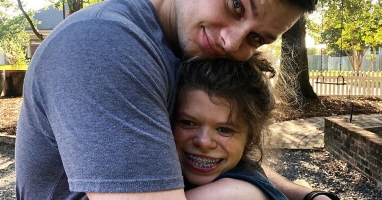 Femeia care se îndrăgostește pe loc de orice persoană pe care o întâlnește. De ce boală extrem de rară suferă de fapt