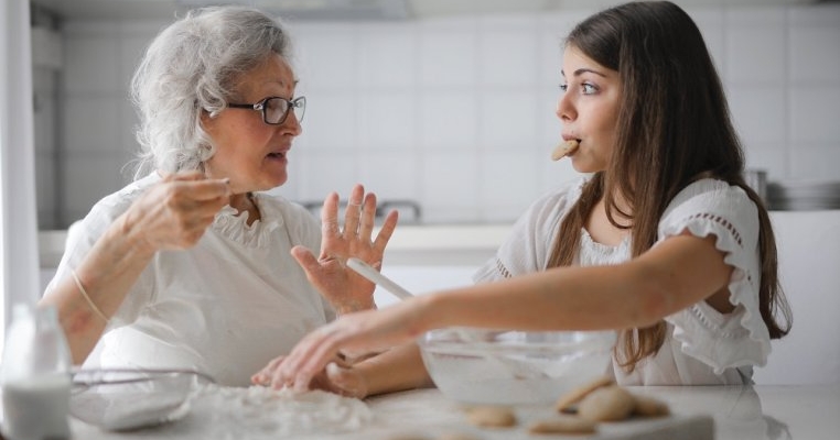 Te simți ca o străină în familia soțului tău? Iată cum te poți integra și colabora cu socrii