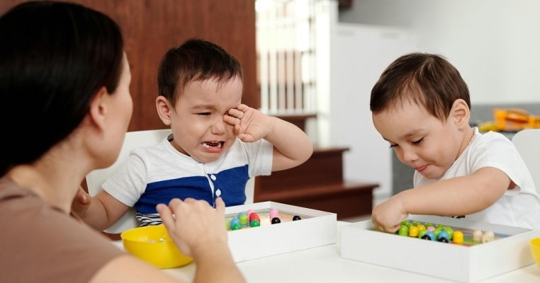 Mă simt mereu suprasolicitată. Iată de ce parentingul te face să te simți astfel 24/7