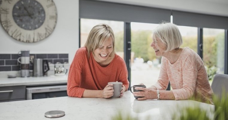 Cele mai rușinoase și stânjenitoare momente pe care și le amintesc adulții din copilăria lor, cauzate de părinți