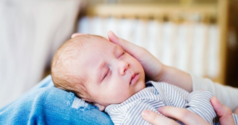 Alarmant și îngrijorător! O fetiță de doar 11 ani din Republica Moldova a devenit mamă