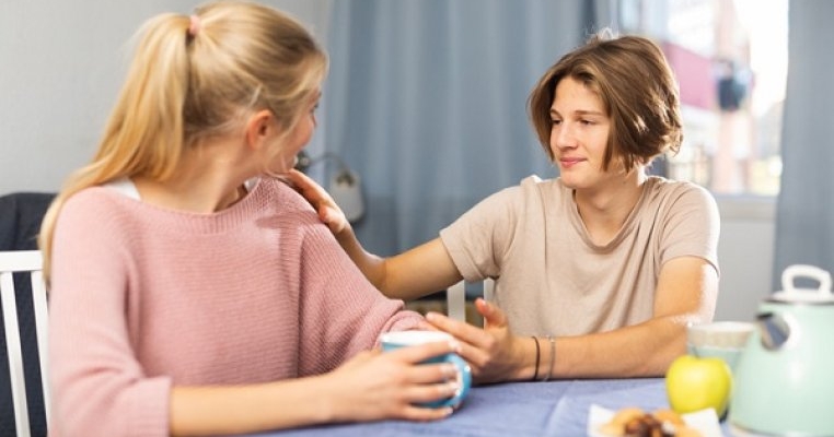 Cum să te asiguri că al tău copil adolescent devine o persoană bună