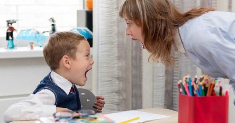 Grădinița "groazei" din Popești Leordeni a fost închisă. Educatoarea care a abuzat fizic și verbal este audiată