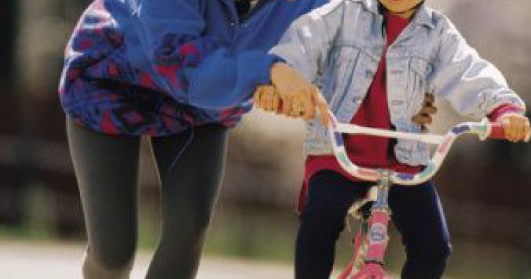 Invata-ti copilul sa mearga pe bicicleta!
