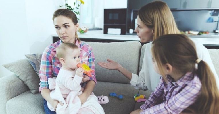 Cum răspund bullying-ului altor mame la adresa mea?