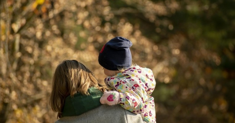 De ce NU îmi place să vorbesc cu alte mame în parcuri?