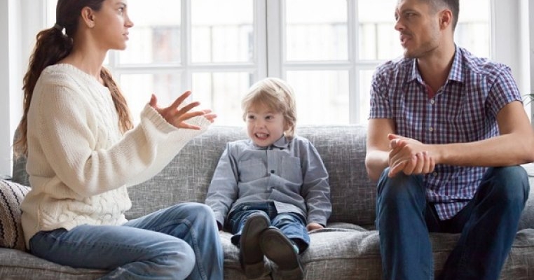 Nu uitați, copiii spun TOT! Un copil de 3 ani i-a dezvăluit tatălui infidelitatea mamei sale