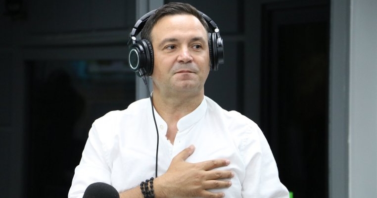 Daniel Buzdugan a aflat în direct, la radio, că tatăl lui a murit. „Nu știi cum să reacționezi… inima ta nu reușește să înțeleagă lucrul ăsta”