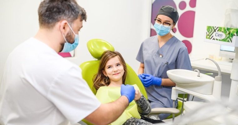 Zâmbete sănătoase pentru micii pacienți la Ozono. Cum îngrijim dinții de lapte?