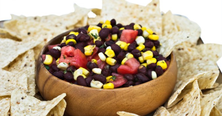 Salata de fasole neagra si piept de pui