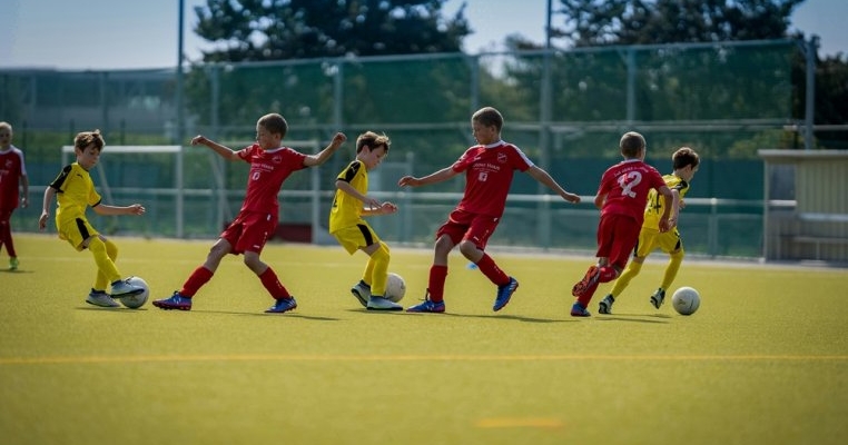 Sportul e important pentru copii, dar știm să le alegem echipamentul potrivit?