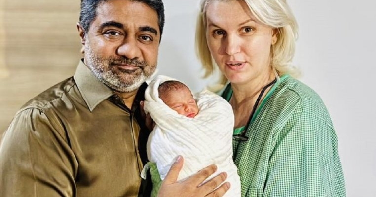 Cea mai bogată româncă din lume a devenit mămică. Locuiește în India și se ocupă de afacerile soțului miliardar