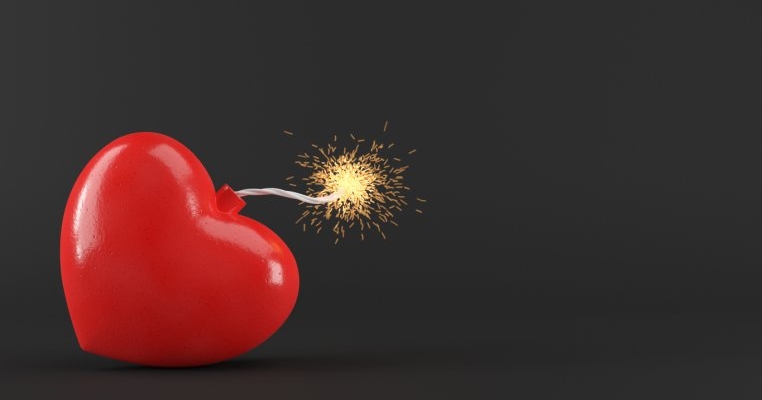 Ce este love bombing și de ce este important să îl recunoști?
