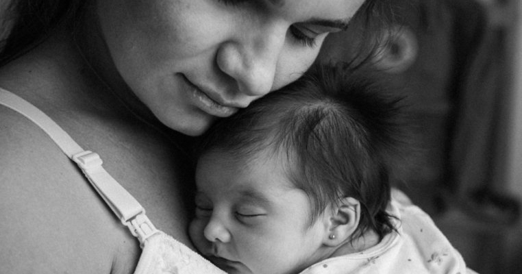 Am ales să-mi ascund depresia postpartum...