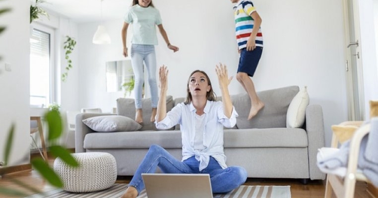 Urăsc să fiu mamă și urăsc că trebuie să fac numeroase sacrificii. O să le spun copiilor să nu facă aceeași greșeală ca mine