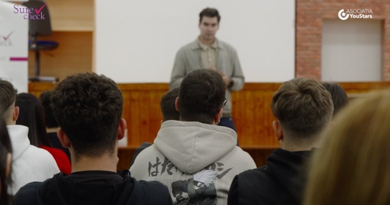 Educație sexuală în școli prin clipuri online, la solicitarea elevilor