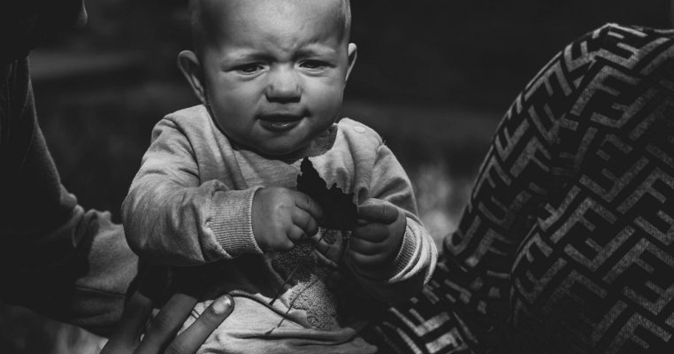 Fiul meu are tendința să-și țină respirația când are o criză de furie. Își pune viața în pericol și nici nu-și dă seama