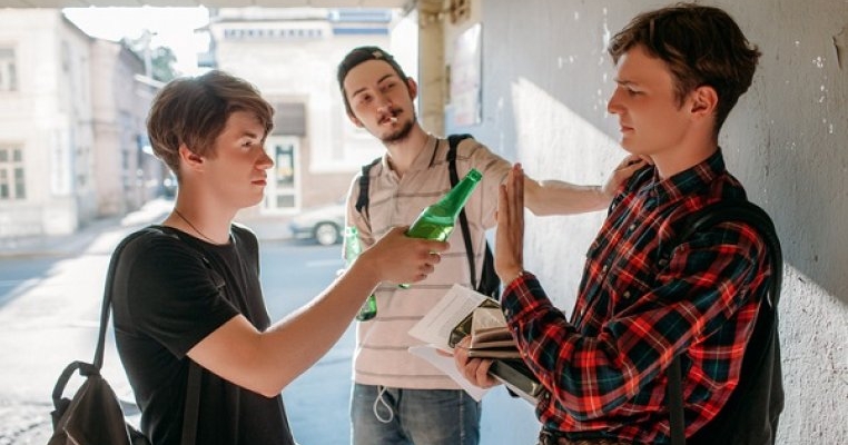 Consumul de alcool la adolescenți: efecte și riscuri