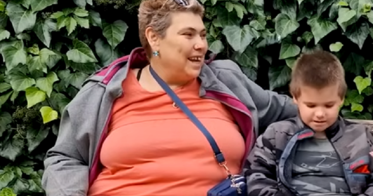 Băiețelul Ioanei Tufaru a fost refuzat la 4 școli. Cum a reușit fiica Andei Călugăreanu să-și pregăteasca fiul pentru prima zi de școală doar cu câțiva lei