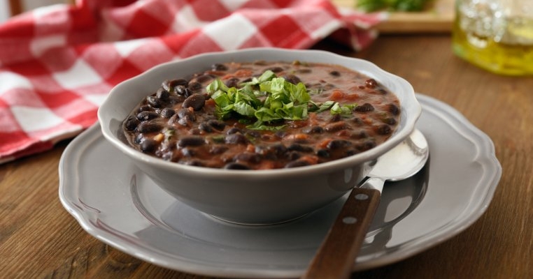 Fasole neagră: beneficii și idei de consum