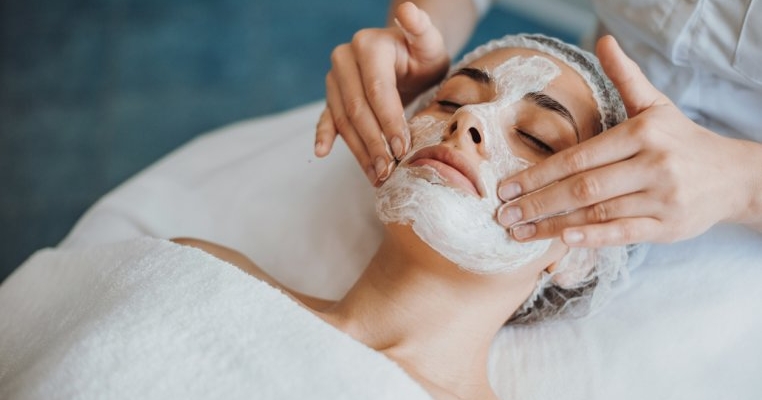 Glow peel: ce este și ce beneficii are pentru ten?