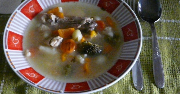  Ciorba de legume cu broccoli si carne de vita