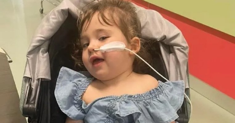 O fetiță de numai un an a fost diagnosticată cu demență